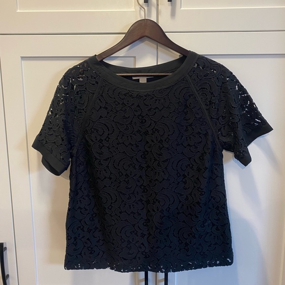 Banana Republic lace short sleeved top - Picture 2 of 5